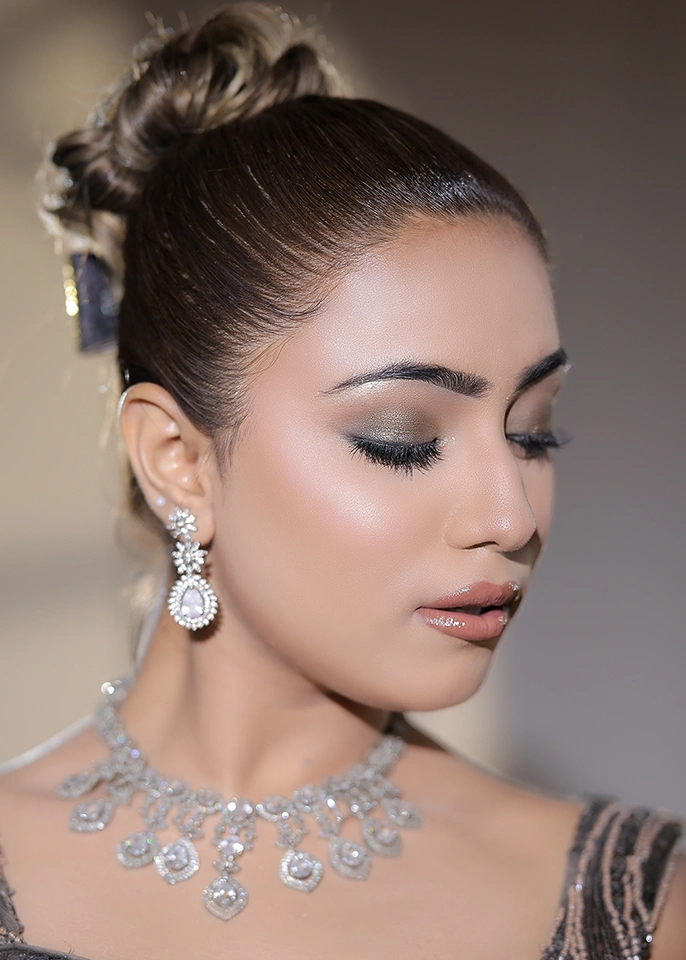 Glamorous reception makeup for wedding celebrations